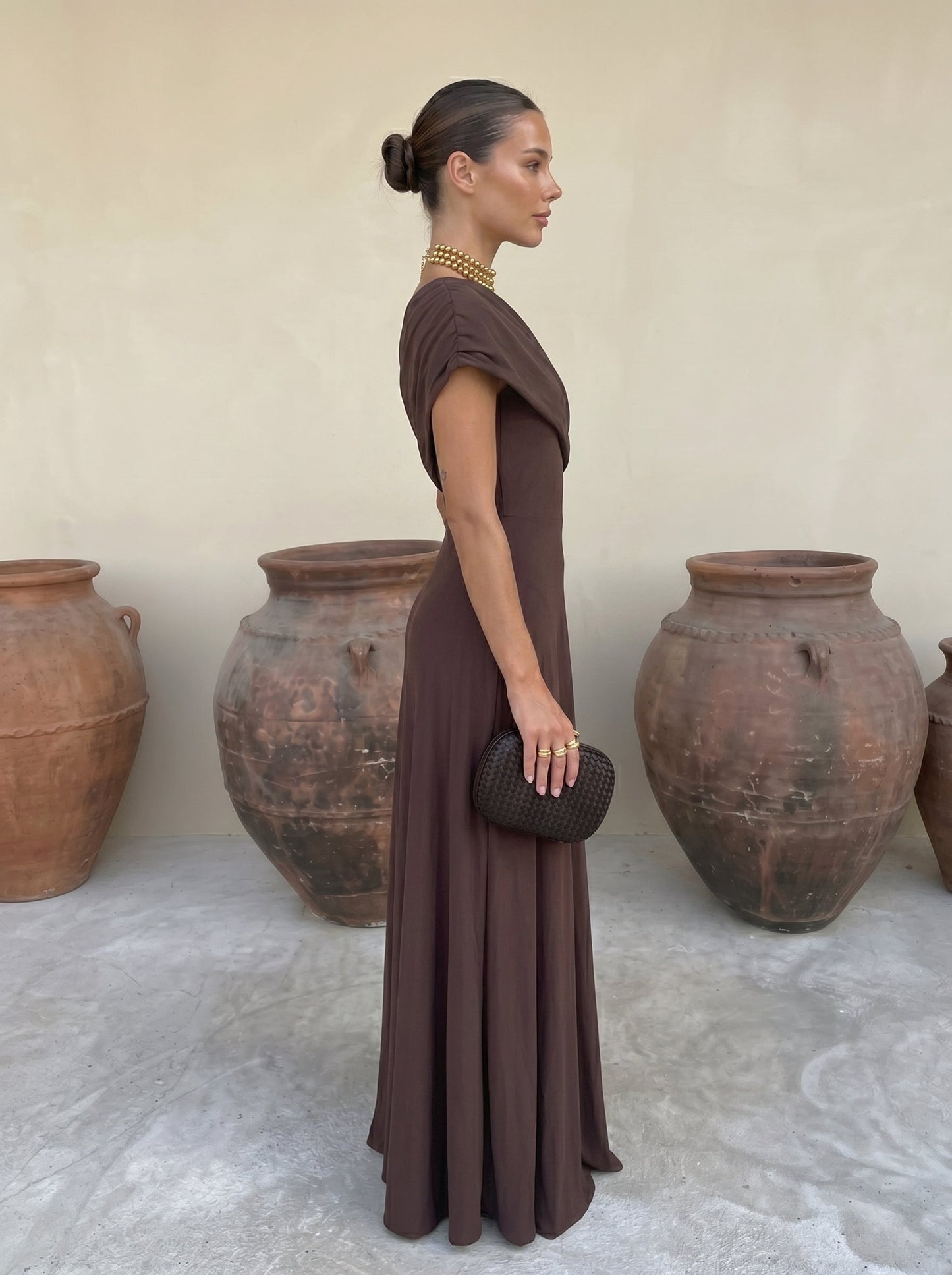 Robe Toledo : Fluidité et Style Asymétrique