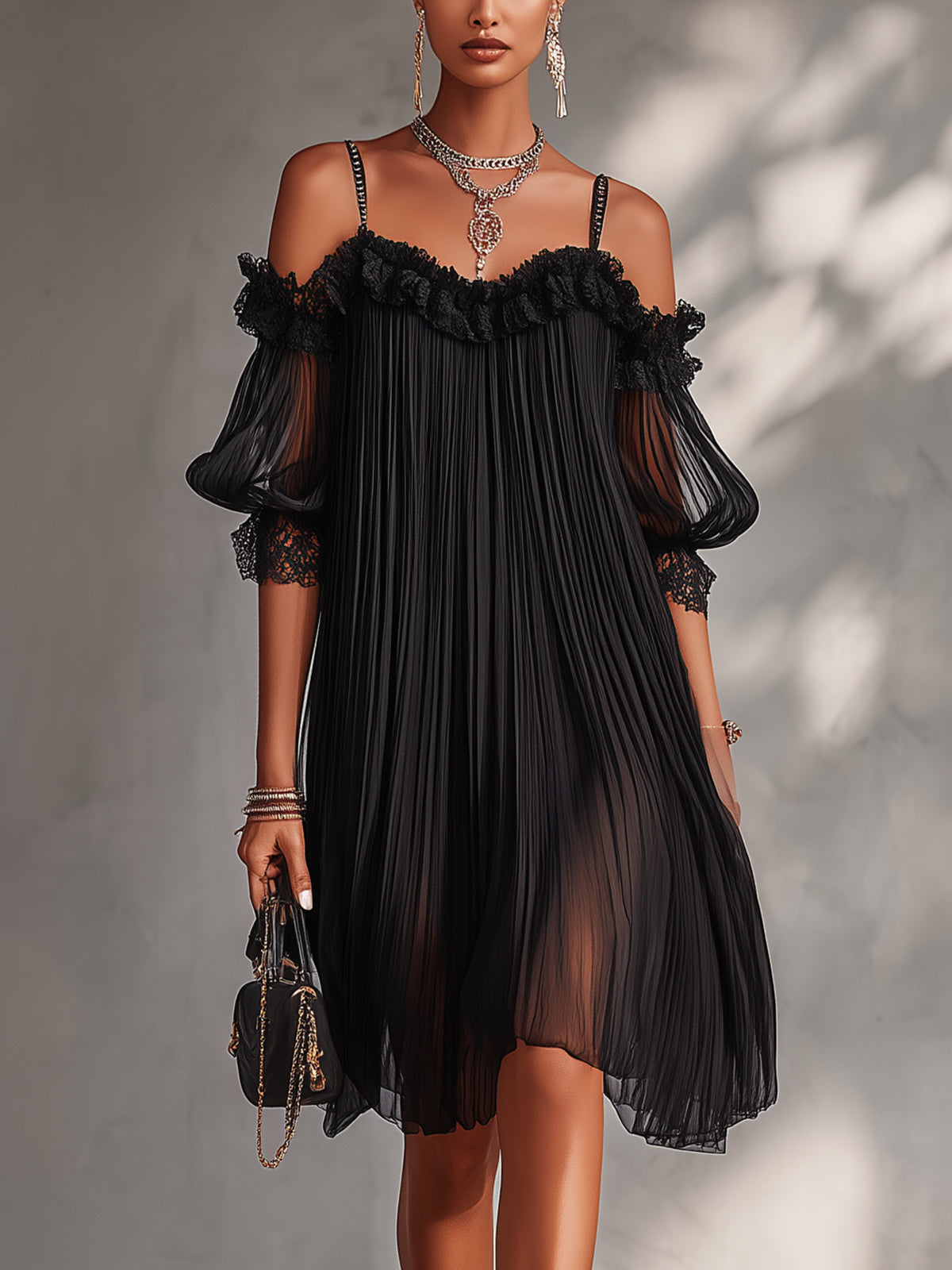 Vittoria | Mini-robe noire en mousseline avec épaules dénudées et bords en dentelle
