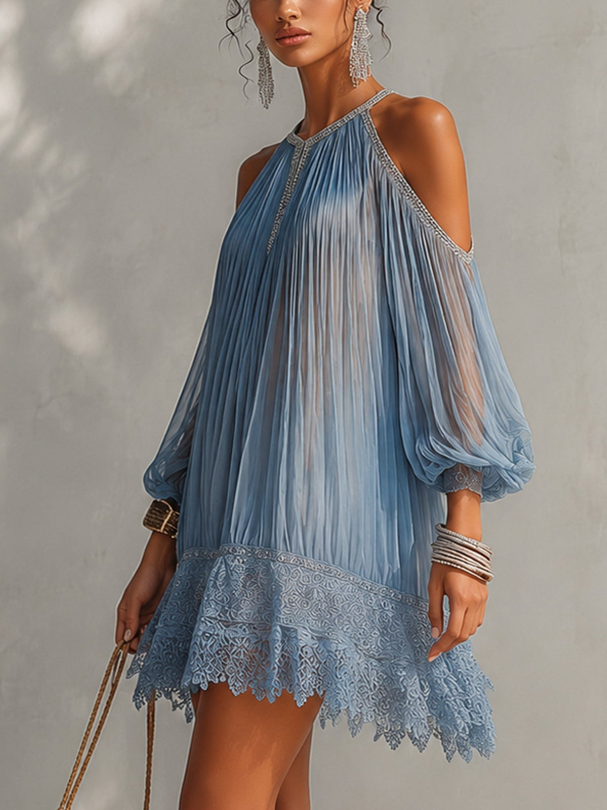 LEA | MINI ROBE BLEUE AVEC ÉPAULES DÉCOUVERTES