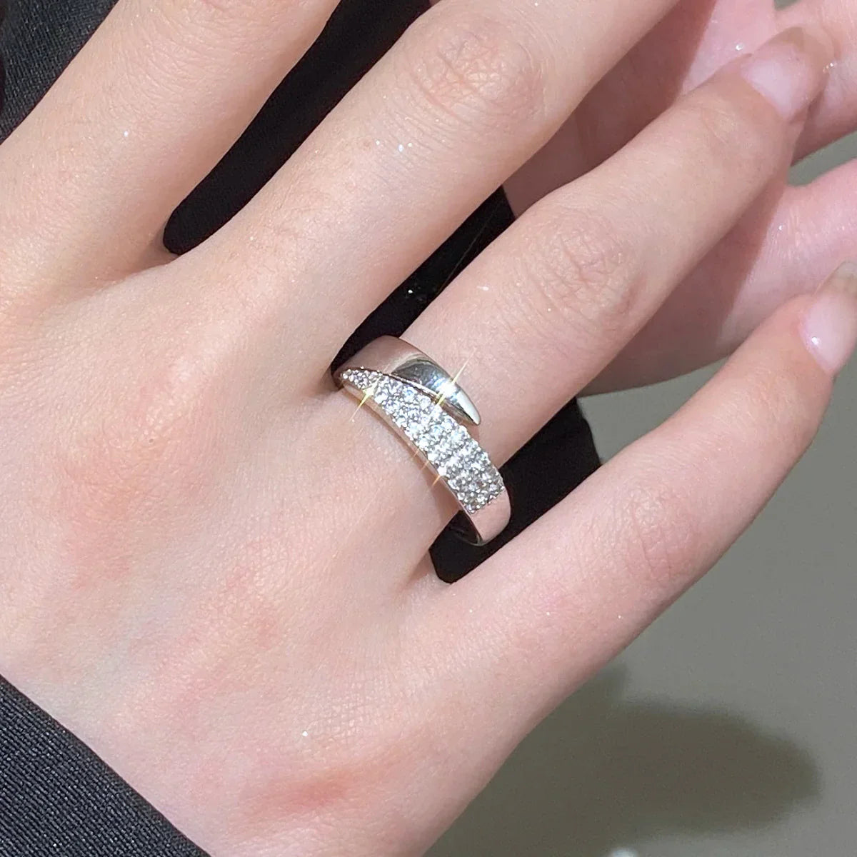LENA | BOUCLE CROISÉE AVEC ZIRCONIA
