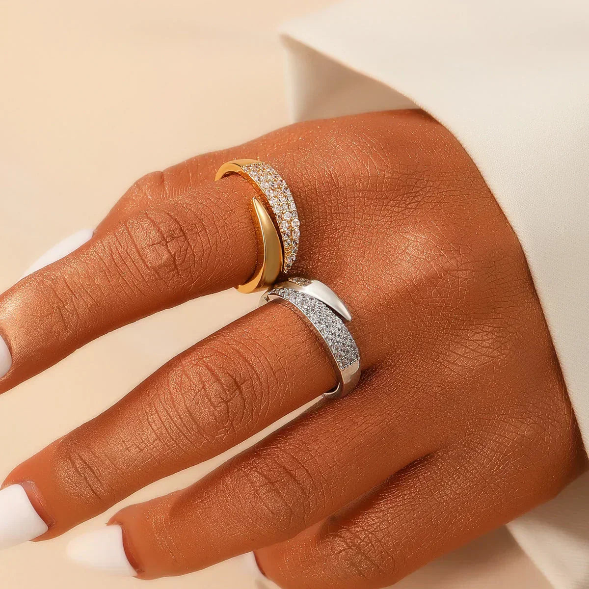 LENA | BOUCLE CROISÉE AVEC ZIRCONIA