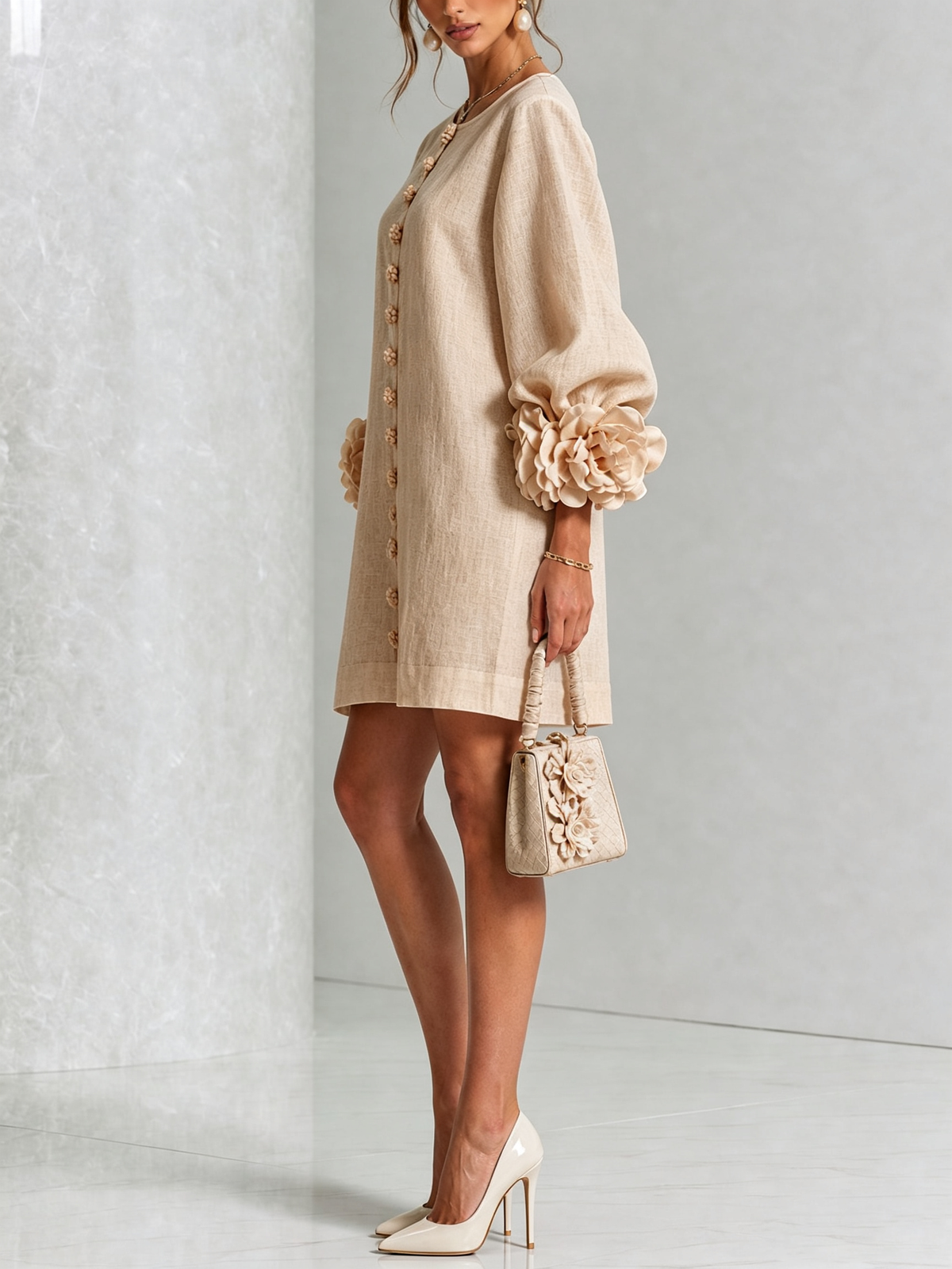 MATILDE | ROBE MINI À FLEURS AVEC BOUTONS ET POIGNETS DÉCORÉS DE MOTIFS FLORAUX TRÈS IMPACTANTS