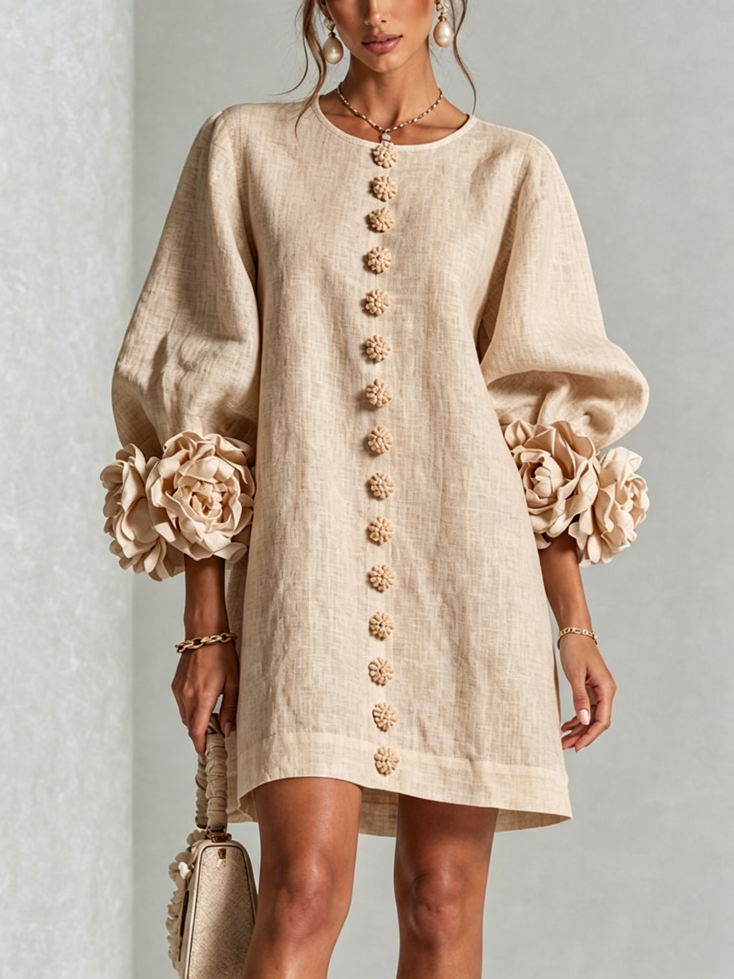 MATILDE | ROBE MINI À FLEURS AVEC BOUTONS ET POIGNETS DÉCORÉS DE MOTIFS FLORAUX TRÈS IMPACTANTS