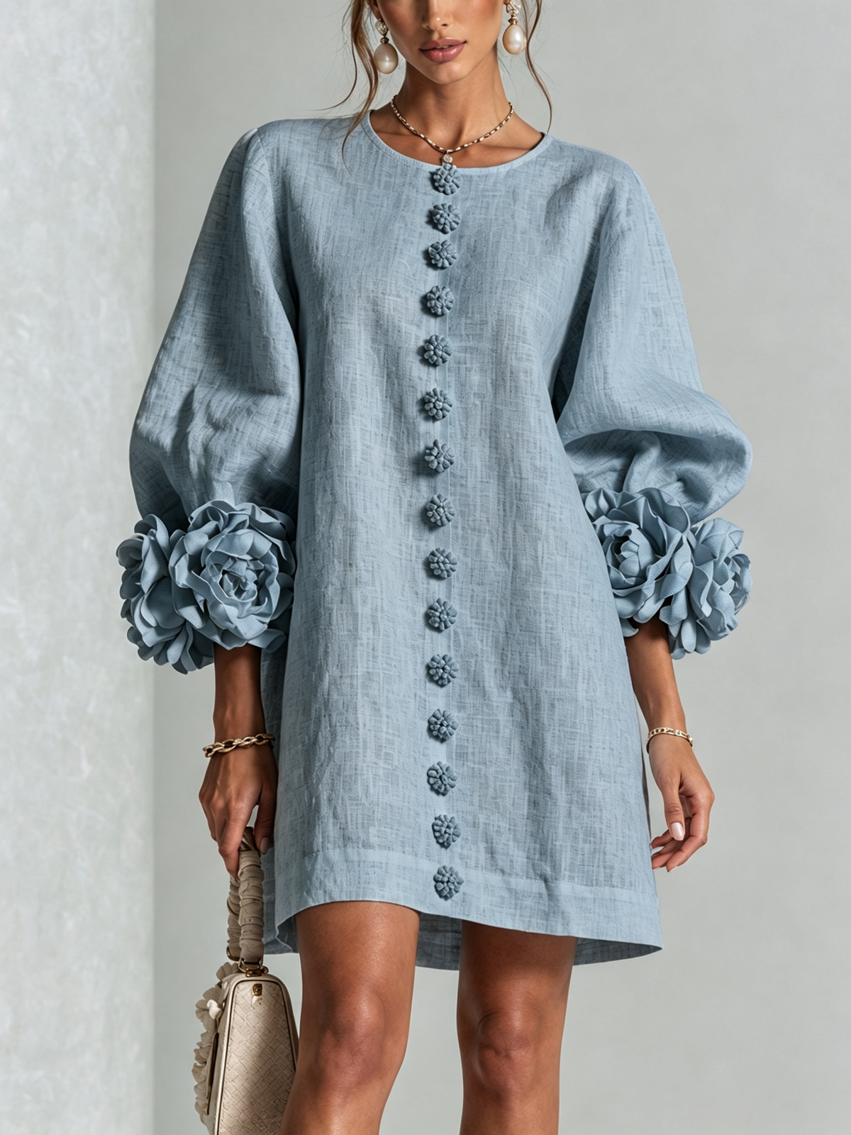 MATILDE | ROBE MINI À FLEURS AVEC BOUTONS ET POIGNETS DÉCORÉS DE MOTIFS FLORAUX TRÈS IMPACTANTS