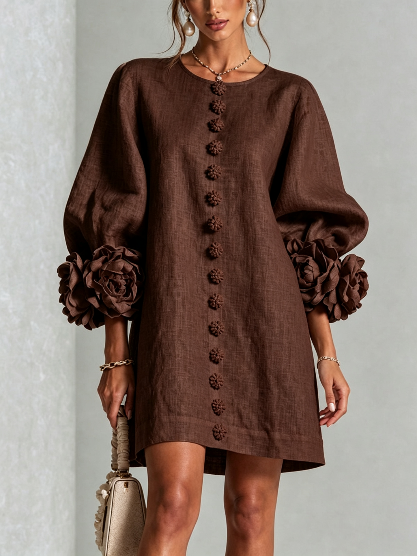 MATILDE | ROBE MINI À FLEURS AVEC BOUTONS ET POIGNETS DÉCORÉS DE MOTIFS FLORAUX TRÈS IMPACTANTS