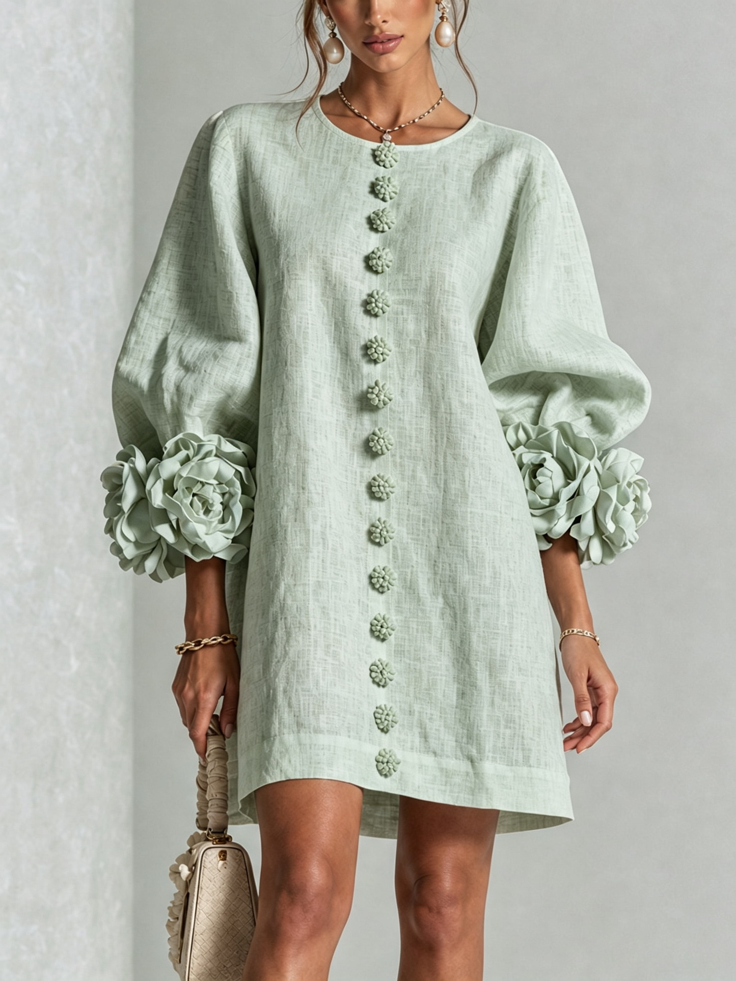 MATILDE | ROBE MINI À FLEURS AVEC BOUTONS ET POIGNETS DÉCORÉS DE MOTIFS FLORAUX TRÈS IMPACTANTS