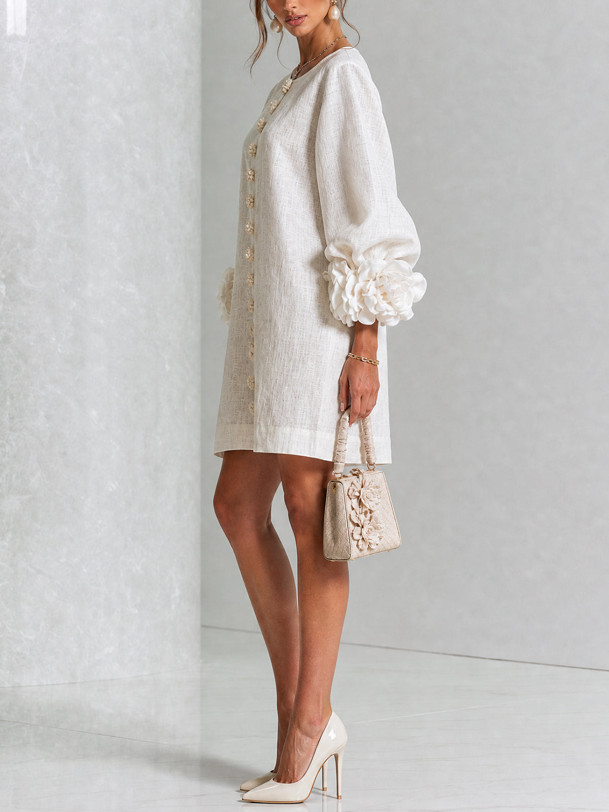 MATILDE | ROBE MINI À FLEURS AVEC BOUTONS ET POIGNETS DÉCORÉS DE MOTIFS FLORAUX TRÈS IMPACTANTS