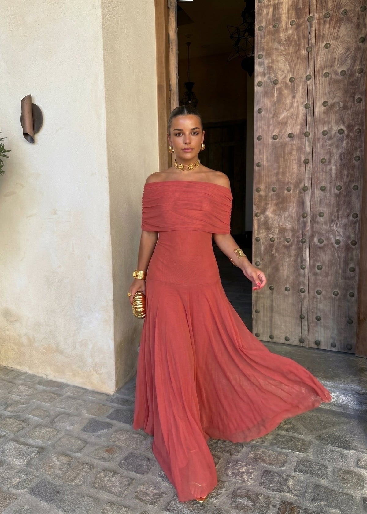 Robe Toledo : Fluidité et Style Asymétrique