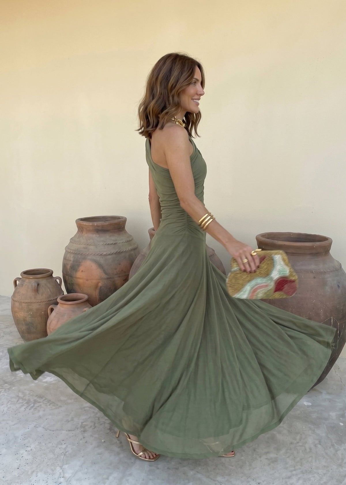 Robe Toledo : Fluidité et Style Asymétrique