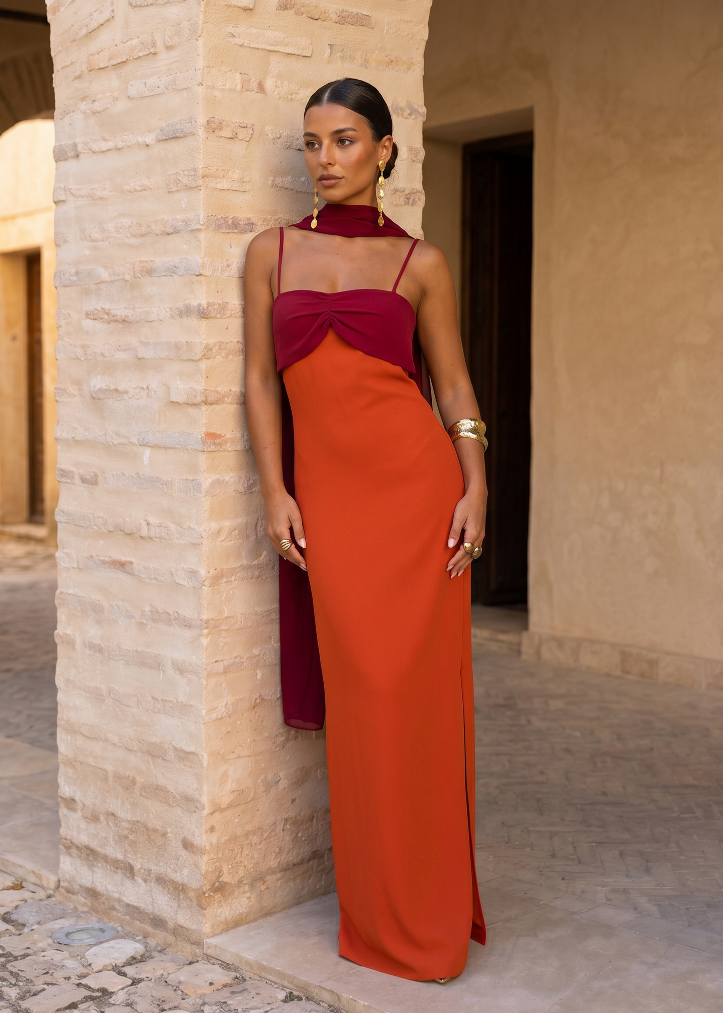 Zahara | Robe orange avec décolleté rouge