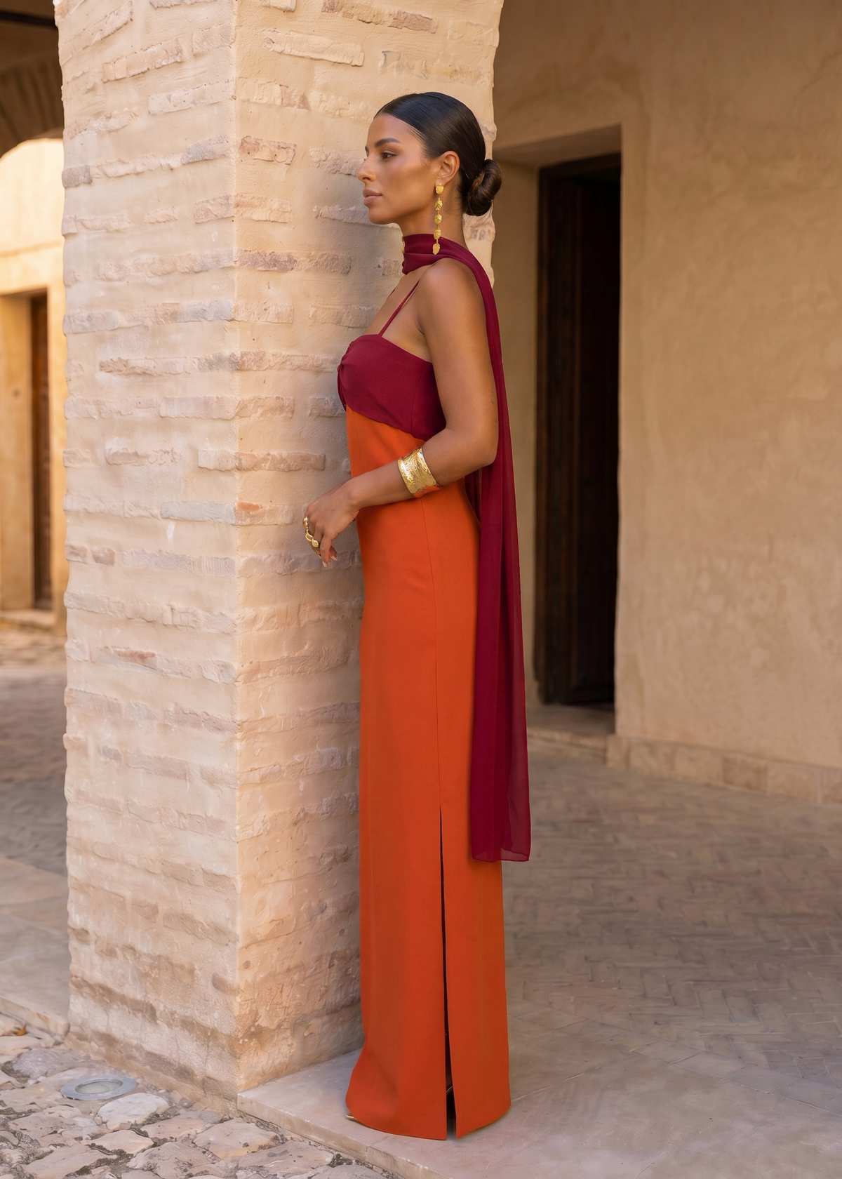 Zahara | Robe orange avec décolleté rouge